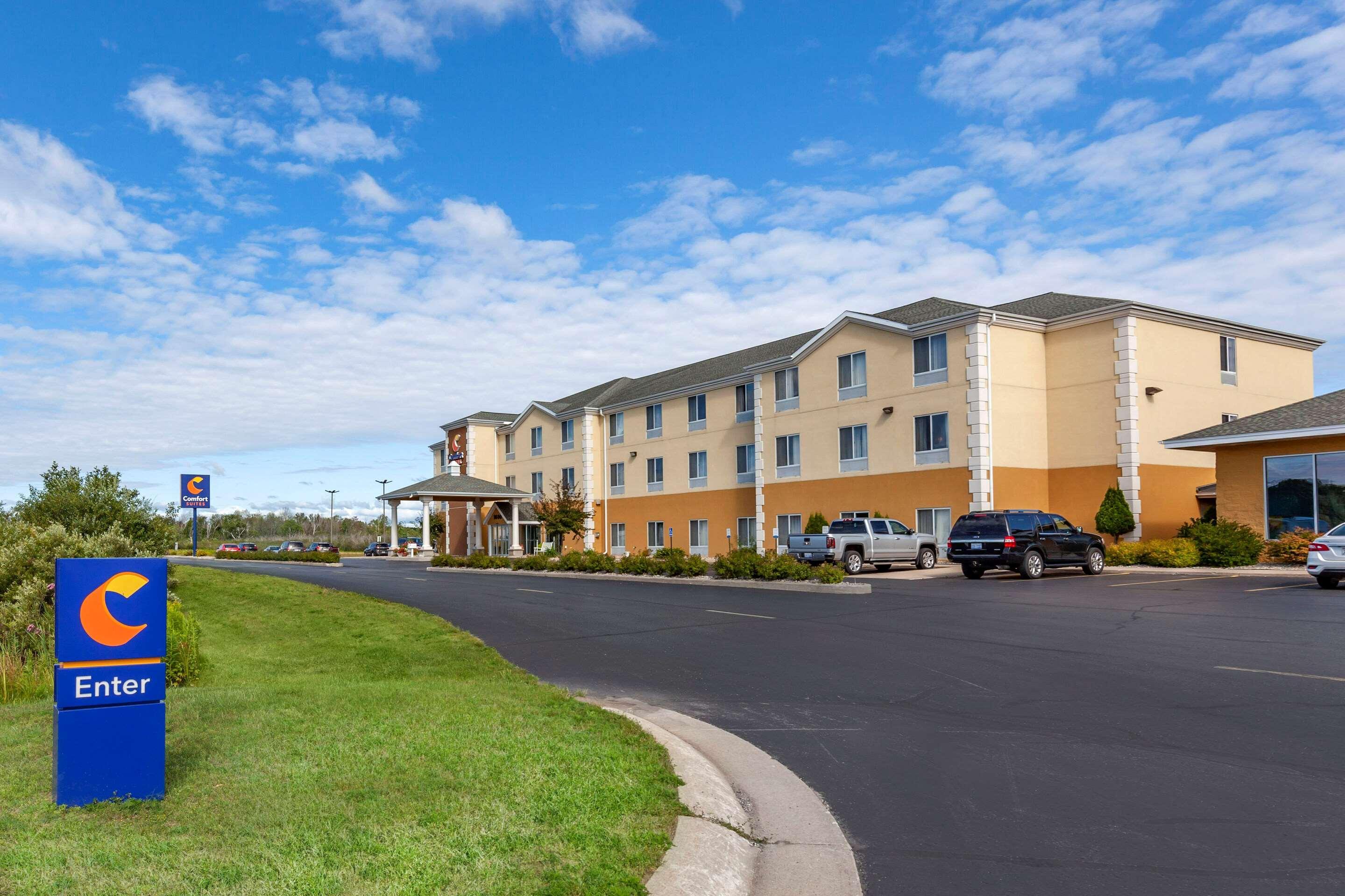 Comfort Suites Escanaba Exterior photo