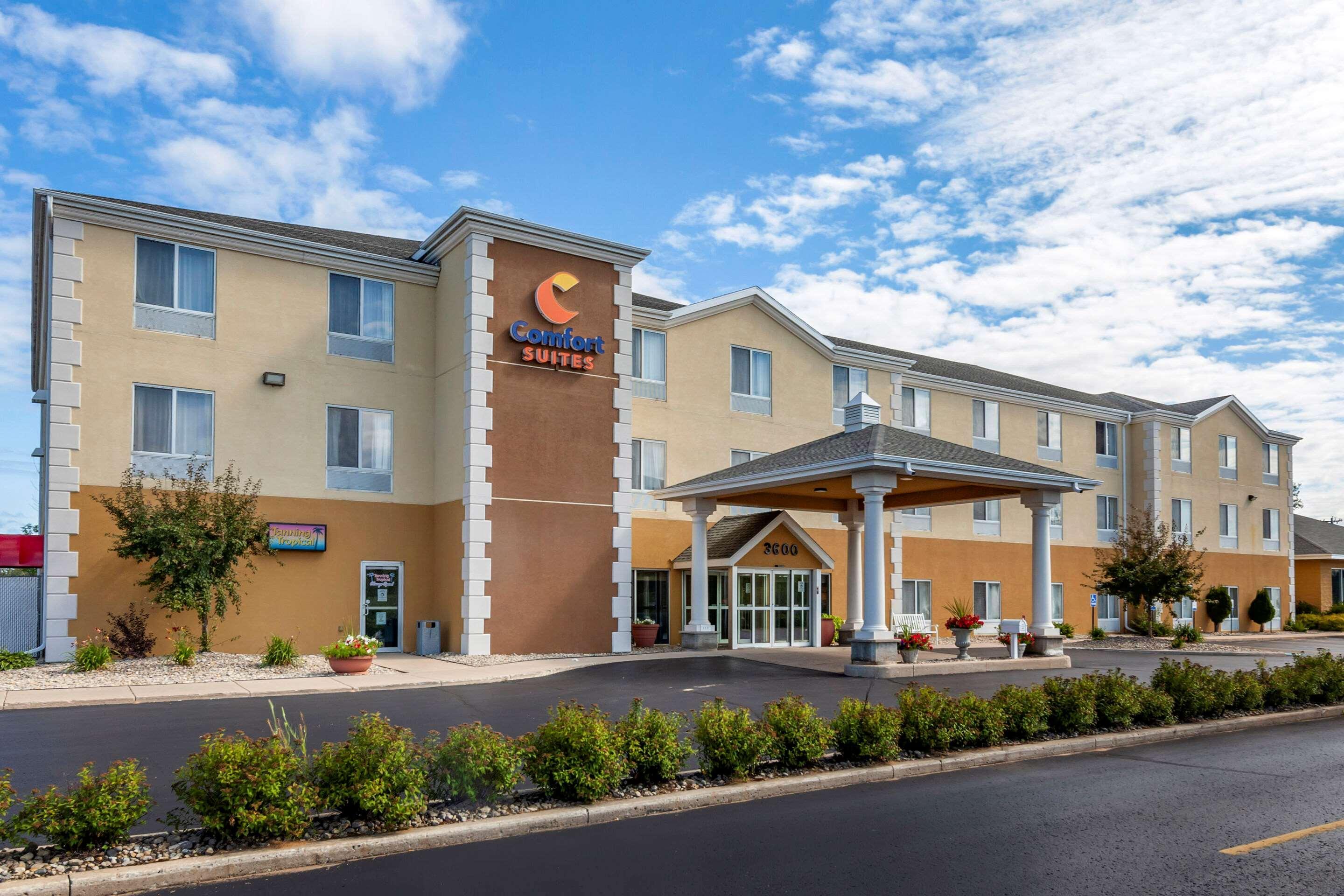 Comfort Suites Escanaba Exterior photo